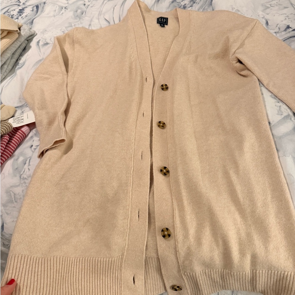 GAP Women's Beige Cardigan Sweater